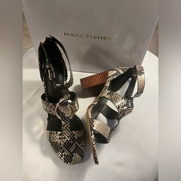 NWT Marc Fisher Walinda City Block Heel Sandal Size 8m - Picture 4 of 7